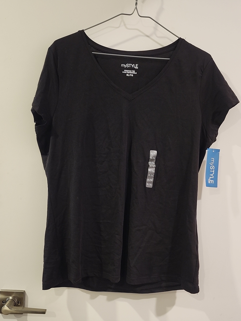 P2P 21" NWT My Style Women's Black V-Neck Tee
